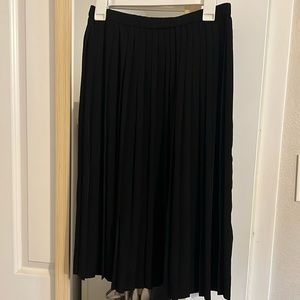 Banana Republic black satin-y pleated midi skirt, women’s size small, unlined